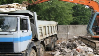 Вывоз строительного мусора с участка в Домодедово недорого от 1571 руб. | ИП Садыков В. Р.